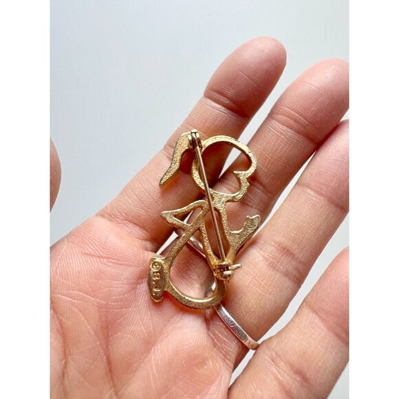 Vintage B.J. BEATRIX JEWELRY Gold Tone Blue Red Rhinestone Praying Angel Brooch - Picture 6 of 7